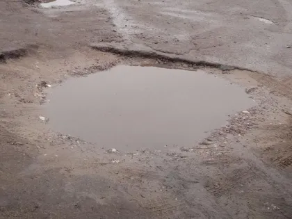 "Водители матерятся": жуткие ямы возле БСМП беспокоят воронежцев