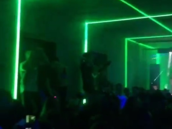 Безумная тусовка в модном воронежском клубе попала на видео