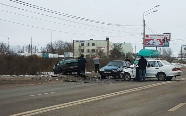 Авария с тремя авто в Воронеже спровоцировала огромную пробку