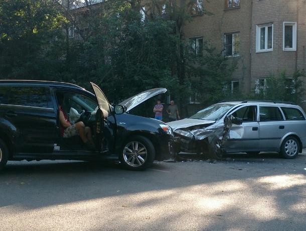 В Воронеже наглый водитель спровоцировал серьезную аварию и скрылся