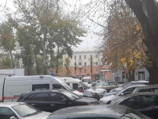 В Воронеже парковочные халявщики «выгнали» со стоянки машины скорой помощи