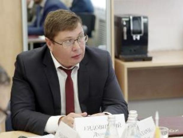 Ректор оскандалившегося ВГУ за год потерял больше миллиона рублей