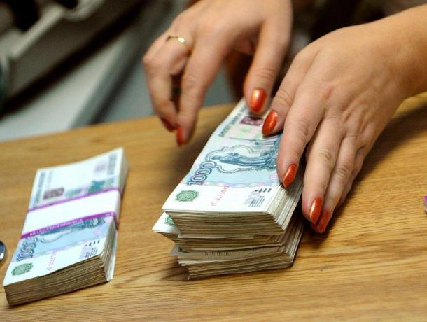 В Воронеже 69-летняя бухгалтерша наворовала почти полмиллиона рублей