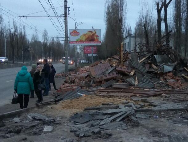 В Воронеже бардак на опасной остановке сравнили с разрухой в Сирии