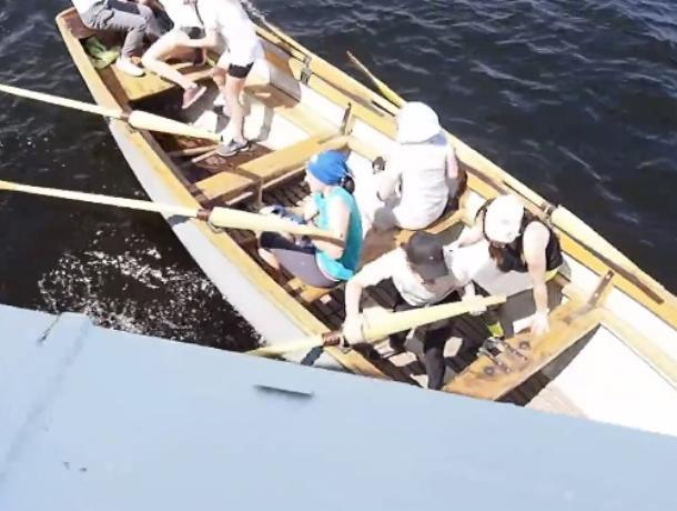 Опубликовано видео столкновения лодки с детьми и теплохода в Воронеже