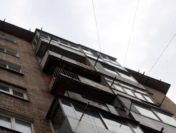 В Воронеже 50-летняя женщина выпала с 7 этажа многоэтажки