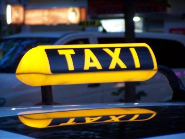 Воронежский таксист ответил на критику заоблачных цен