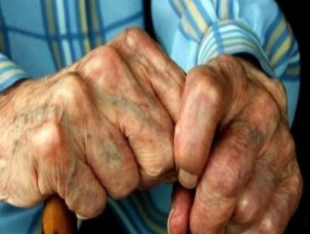 Наркоманы напали на 80-летнего пенсионера у банка в Воронеже