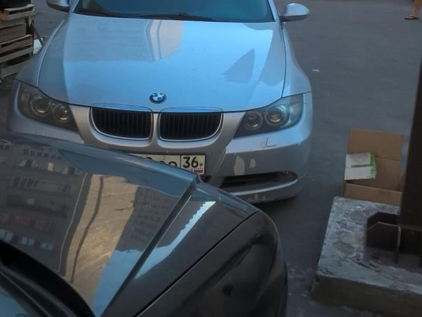 Воронежцы на целые сутки стали заложниками автохама на BMW