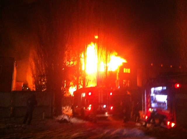 В ночном пожаре в крупном банном комплексе Воронежа пострадала женщина