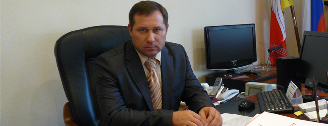 Автомобильное свингерство воронежских чиновников: глава Семилукского района продал джип супруге главы Репьевского района