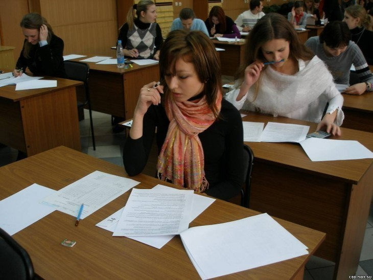 В Воронеже с экзамена выгнали ученика — у парня был с собой мобильник