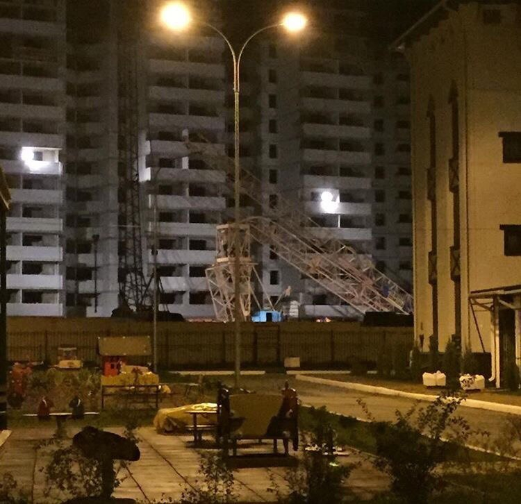 На улице Шишкова в Воронеже рухнул башенный кран