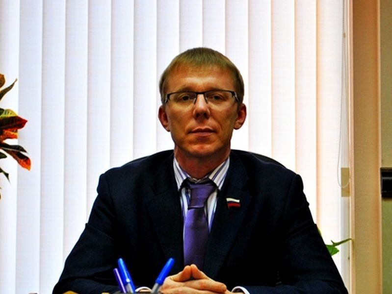 Воронежский депутат, выдающий лицензии коммунальщикам, отмечает 44-летие