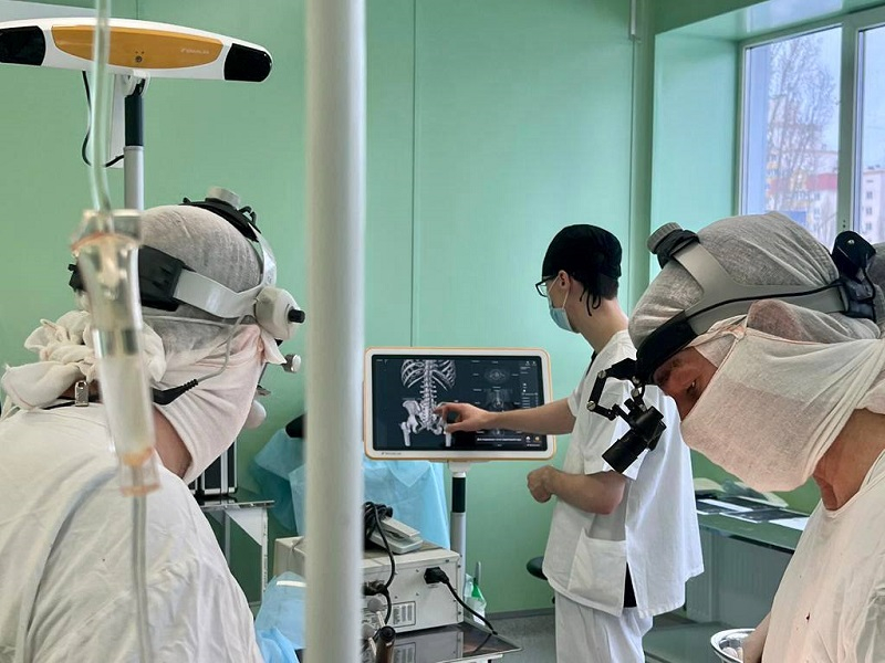 Инновационную операцию провели пациентке с переломом позвоночника в Воронеже