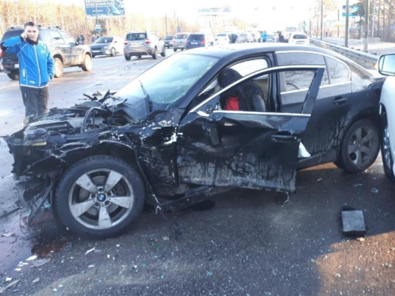 23-летняя девушка на BMW разбила шесть автомобилей на окружной в Воронеже
