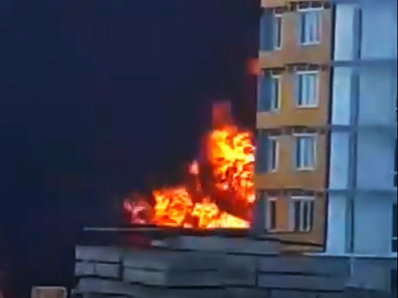 Грандиозный пожар в новом ЖК сняли на видео в Воронеже