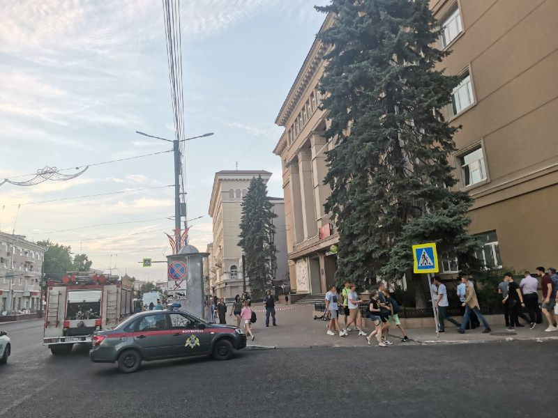 Здание телеграфа в центре Воронежа окружили спецслужбы с собаками