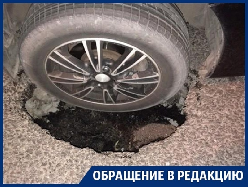 Водитель разбил машину о яму в центре Воронежа
