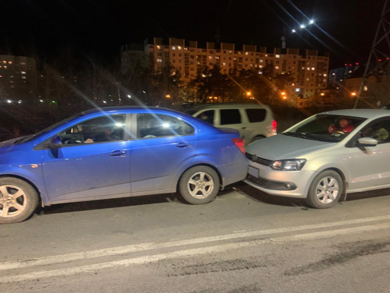 Врезался и скрылся. Авария в Воронеже на улице Королькова. Серый поло 2019 года ДТП В Воронеже. Авария на улице Корольковой. Авария на Корольковой Воронеж.