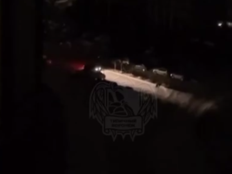 Массовые песнопения воронежцев в полной темноте засняли на видео