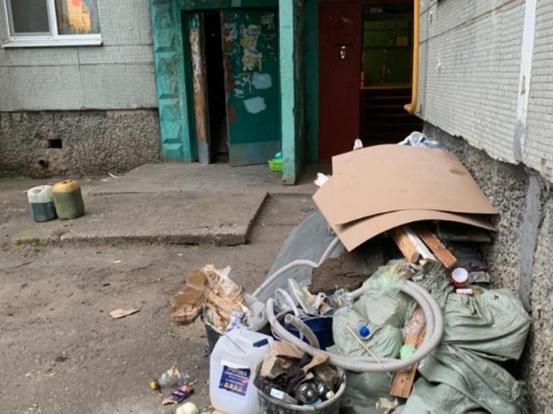 «Свалки мусора, крысы и фекалии», – жители воронежской многоэтажки просят о помощи