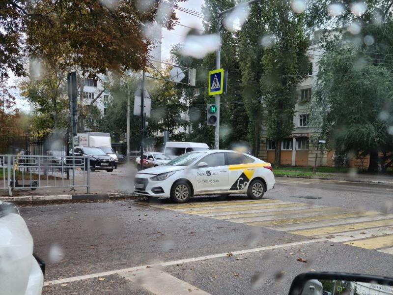 Некрасивый поступок таксиста попал на фото в Воронеже