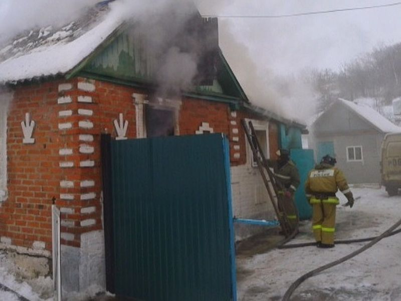 Трупы двух мужчин обнаружили под завалами дома в Воронежской области
