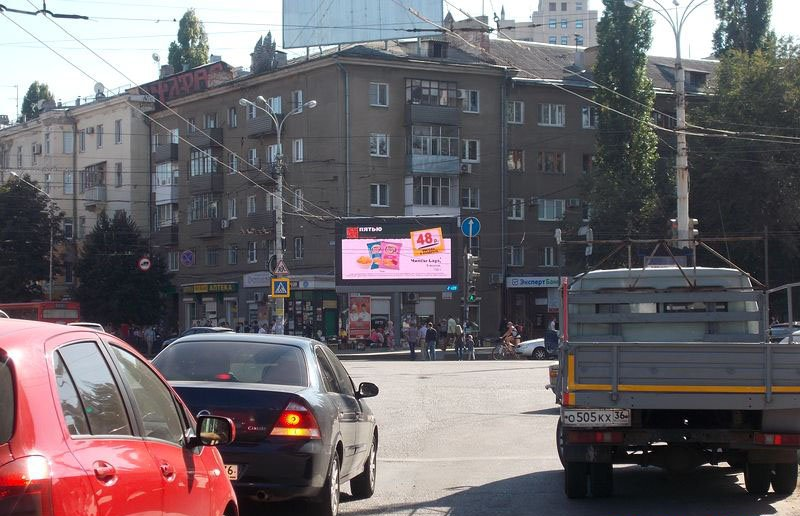 Дисплей воронеж. Ул Плехановская 51 Воронеж. Воронеж ул Плехановская 51г. Воронеж улица Плехановская демонстрация. Пересечение Донбасской Воронеж.