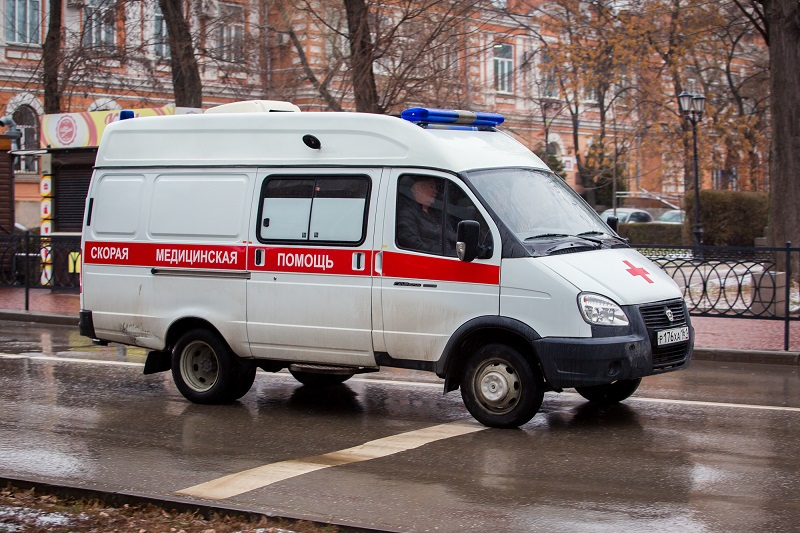 Nissan сбил 12-летнюю школьницу на переходе в Воронеже