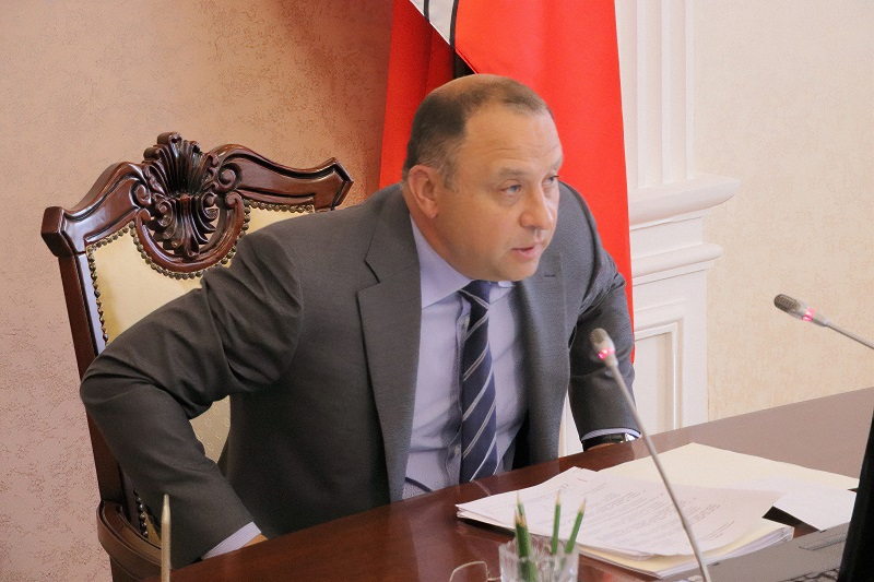 Первый министр Виталий Шабалатов не хочет платить за лихую езду