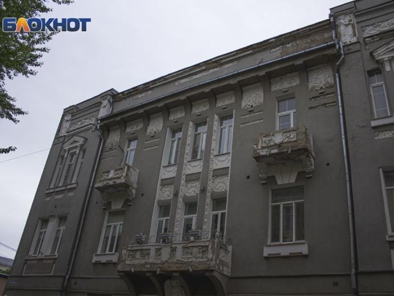 СК начал проверку из-за разрушения дома, напичканного масонскими символами в центре Воронежа