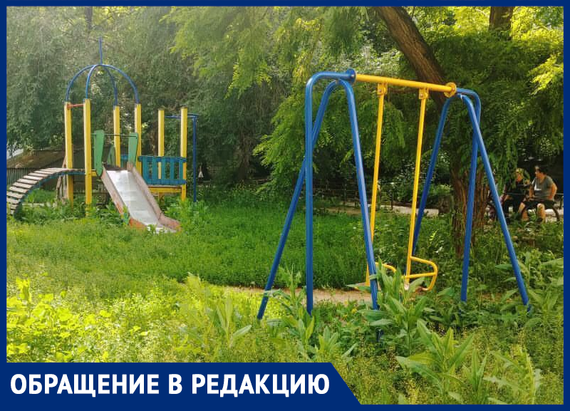 «Не место для игр»: детская площадка для алкашей появилась в центре Воронежа