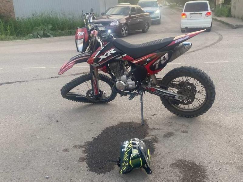 Шлем остался на асфальте: двух воронежских подростков на мотоцикле сбили легковушкой