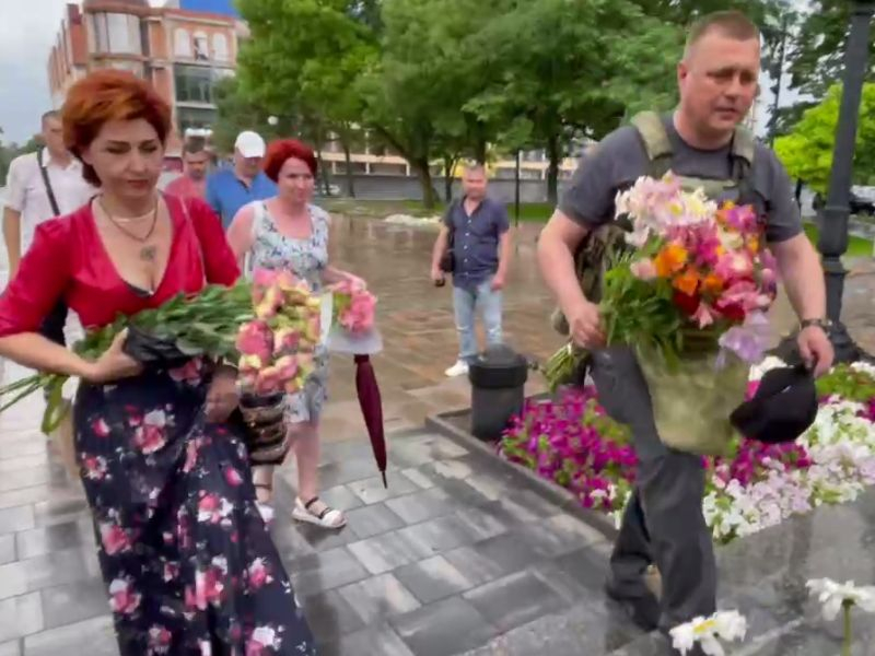 Цветы к памятнику великому Потемкину возложил воронежский депутат Госдумы