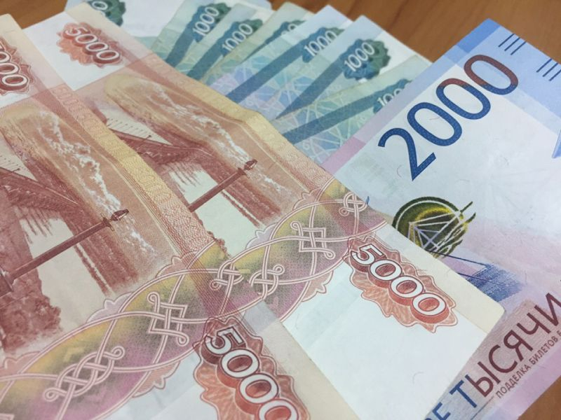 Почти миллион рублей взяла в кредит пенсионерка после разговора с мошенником в Воронеже