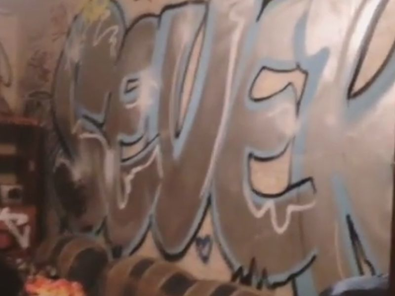 Изрисованную до отказа рэперскими граффити квартиру обнаружили в Воронеже