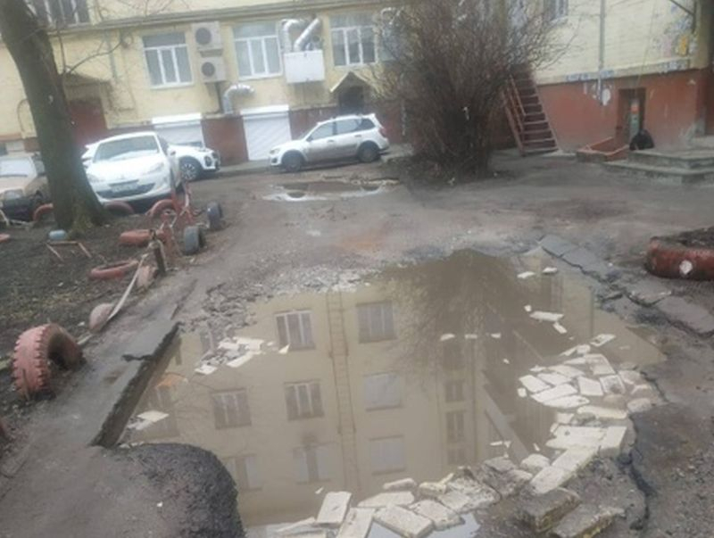 Уничтоженный двор около центра показала жительница Воронежа