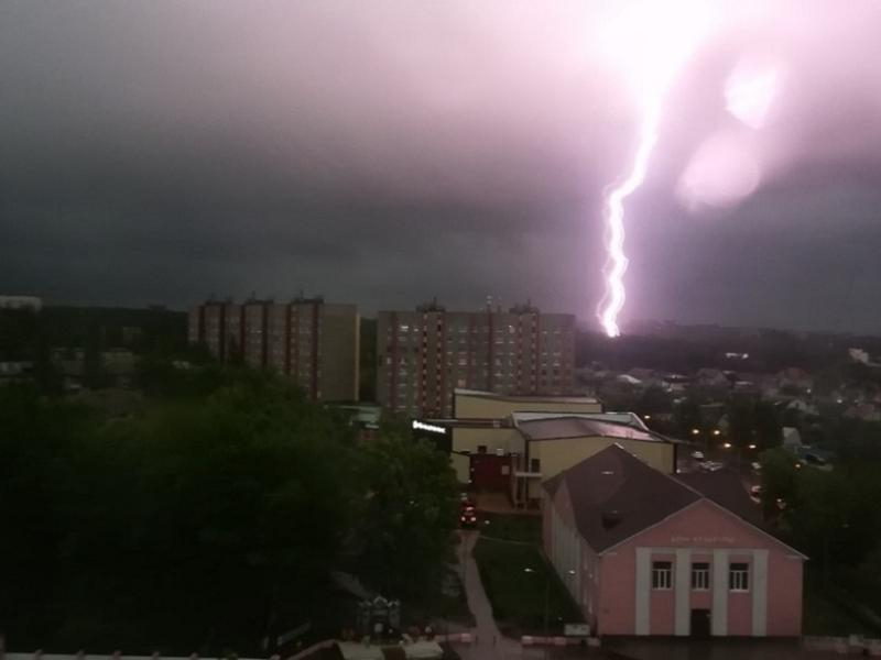 Безумный грозовой шторм сняли в Воронеже