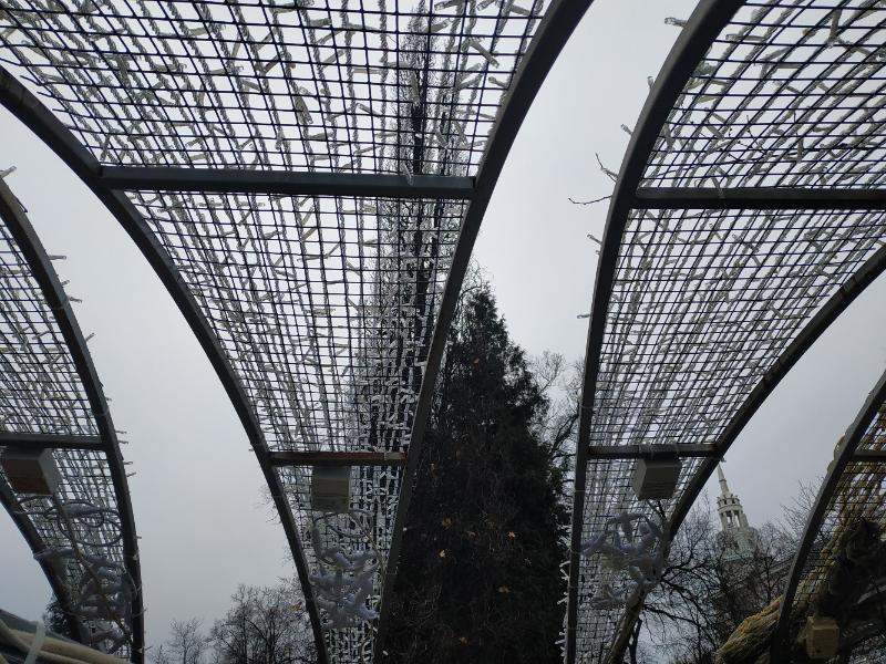 Зимний фонтан с имитацией воды заработал в Воронеже