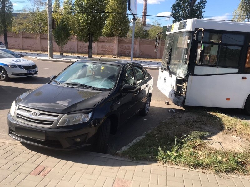 Аварией с участием пассажирского автобуса в Воронеже займутся полицейские