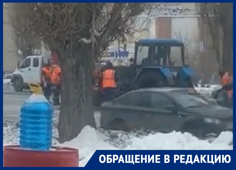 Воронежец жестко раскритиковал дорожных рабочих, сняв их на видео