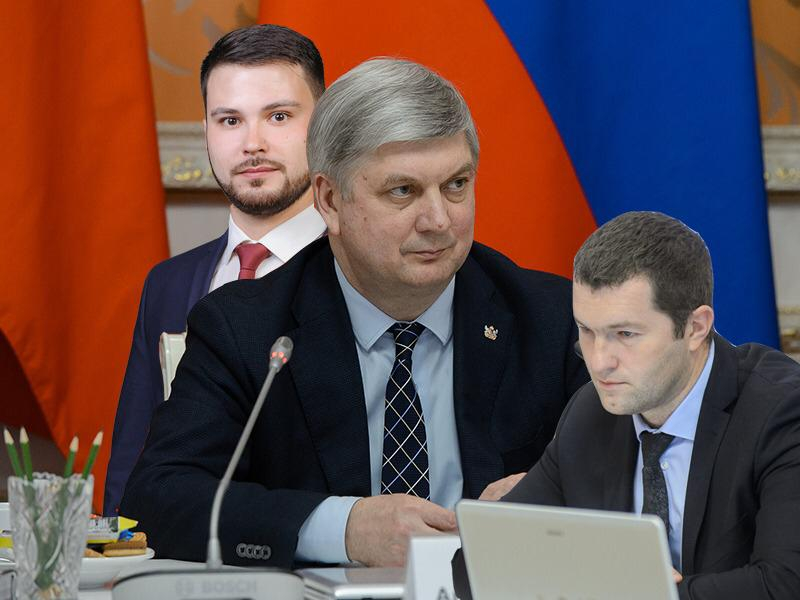 «Решительная сила» губернатора Гусева, или Как ссорят Соколова и Сокольникова