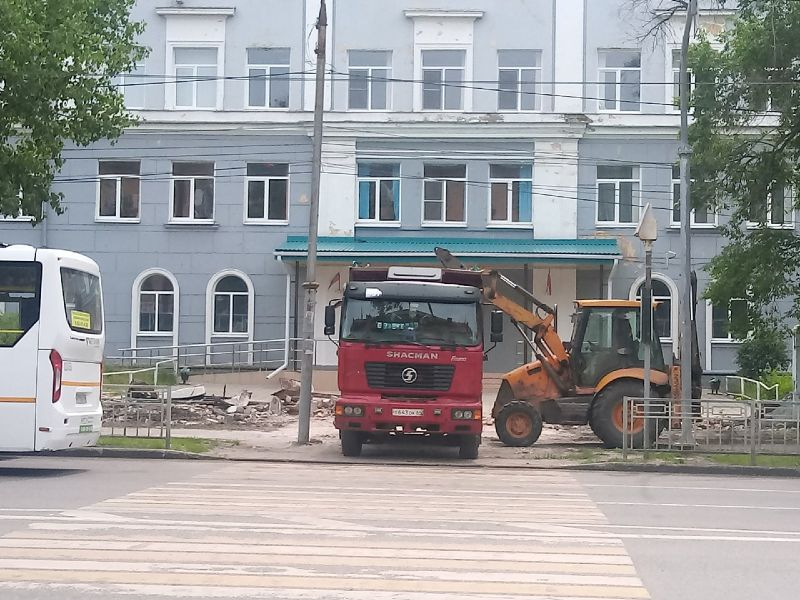 Воронежцы вышли на защиту от уничтожения старинной школьной ограды