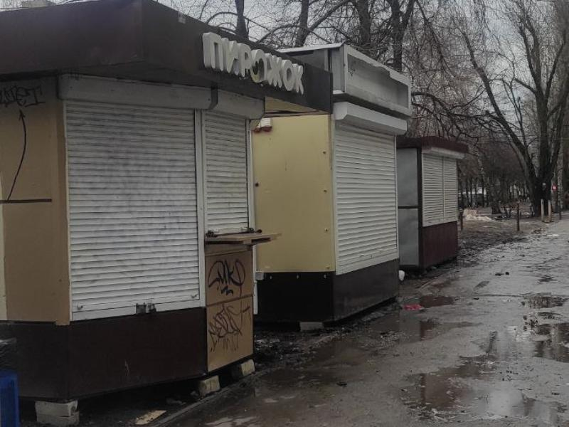 Чиновники пообещали проверить все киоски, хаотично появляющиеся во дворах Воронежа