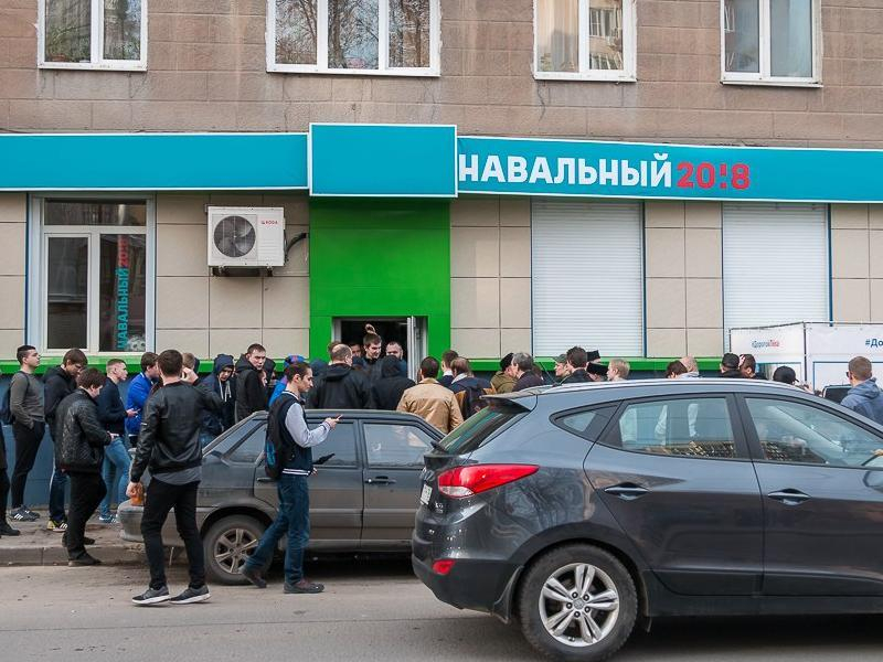 Силовики нагрянули с обысками к сотрудникам воронежского штаба Навального