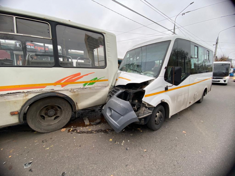 Три пассажира пострадали в ДТП с маршрутками в Воронеже