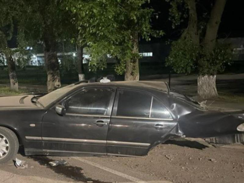 18-летний воронежский юноша разбил Mercedes с пассажирами об дерево