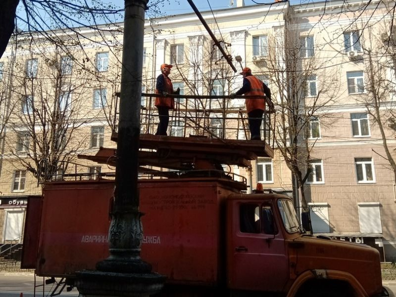 На улице Мира в Воронеже стали убирать троллейбусные сети