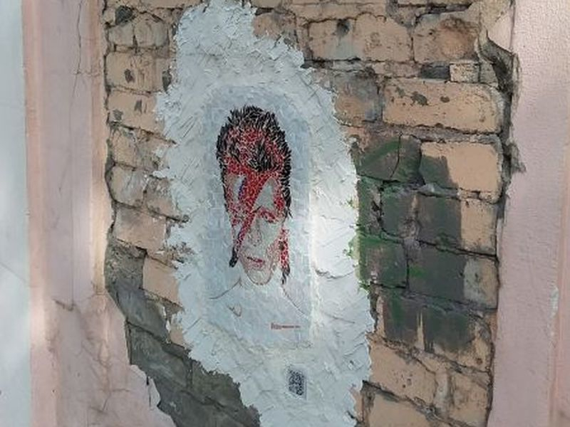 Мозаичный Дэвид Боуи появился на стене в центре Воронежа